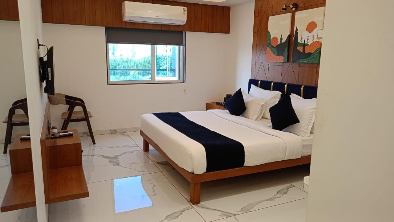 The Scenic Unity Hotel Garudeshwar Exterior photo